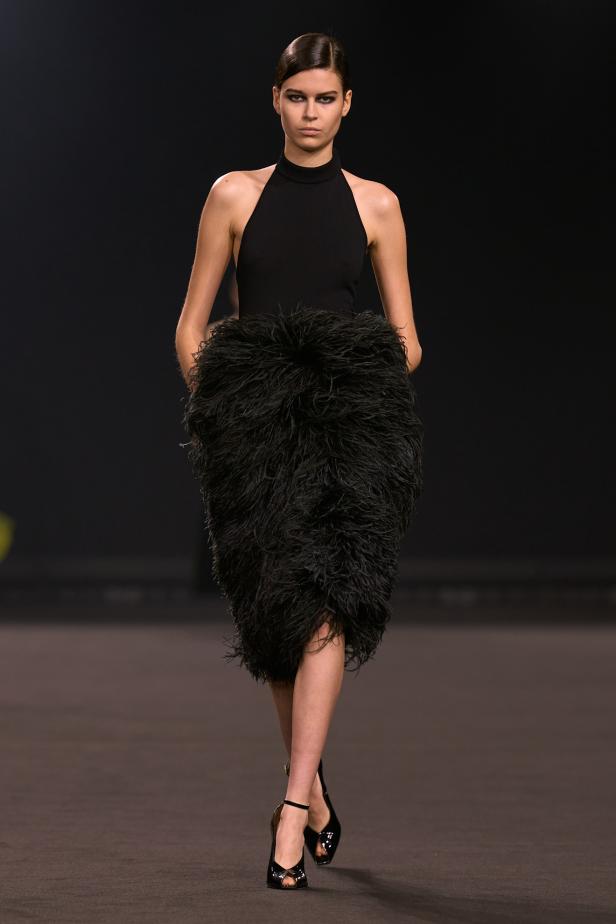 نيويورك التسعينيات برؤية إيلي صعب في مجموعة خريف 2026... لامرأة تجمع بين تناقضات ‏المدينة الساحرة