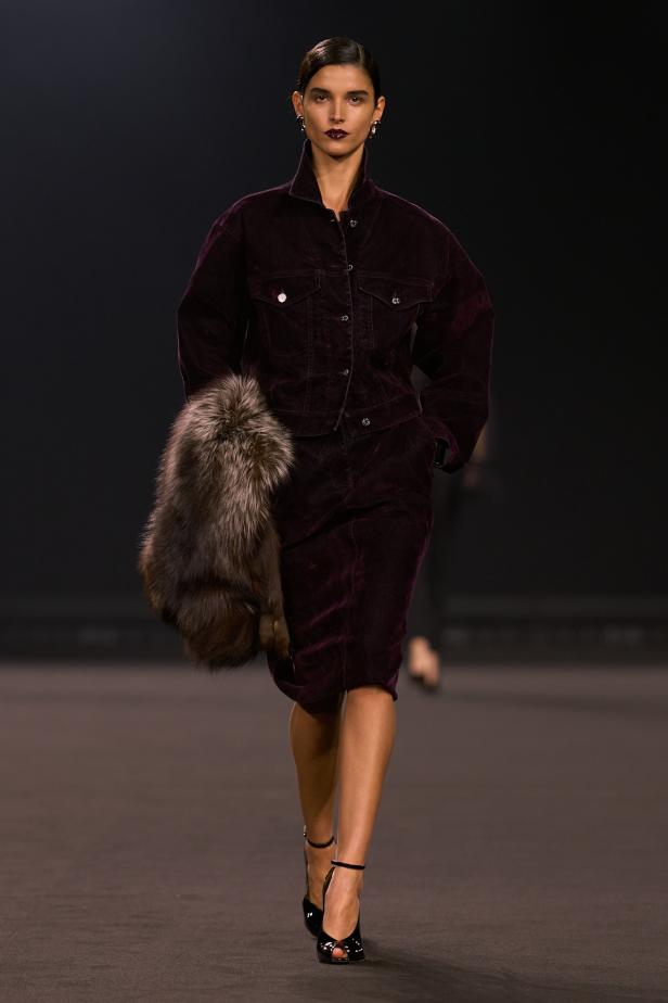 نيويورك التسعينيات برؤية إيلي صعب في مجموعة خريف 2026... لامرأة تجمع بين تناقضات ‏المدينة الساحرة