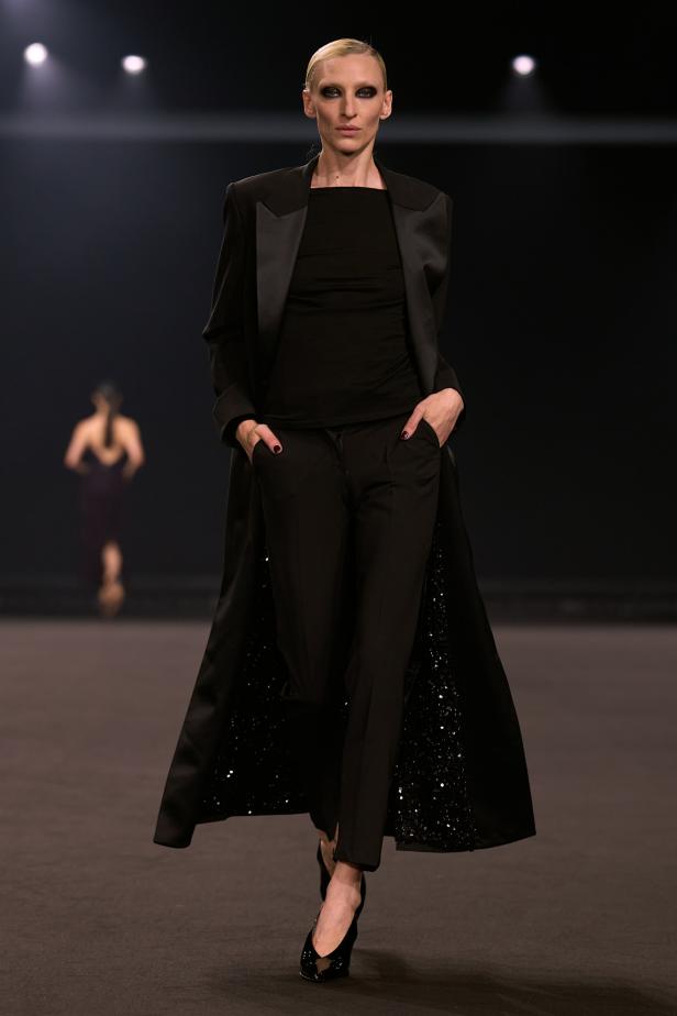 نيويورك التسعينيات برؤية إيلي صعب في مجموعة خريف 2026... لامرأة تجمع بين تناقضات ‏المدينة الساحرة