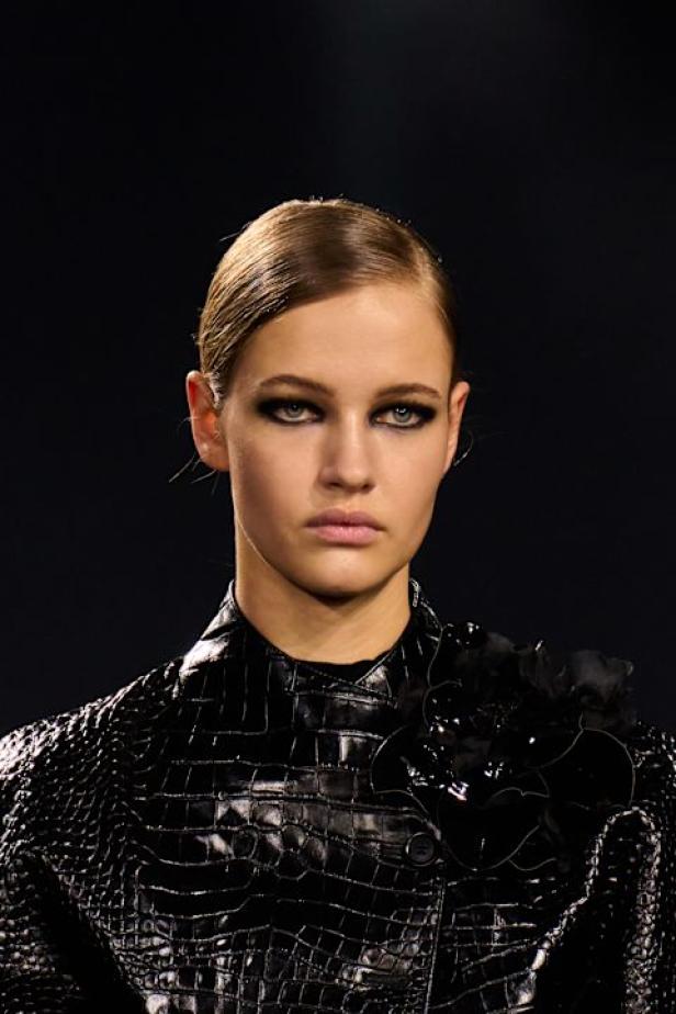 نيويورك التسعينيات برؤية إيلي صعب في مجموعة خريف 2026