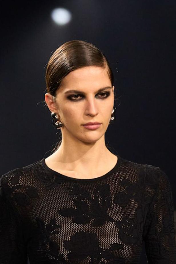 نيويورك التسعينيات برؤية إيلي صعب في مجموعة خريف 2026