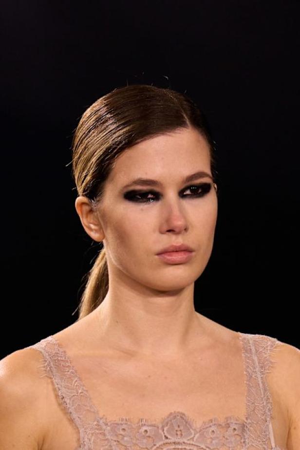 نيويورك التسعينيات برؤية إيلي صعب في مجموعة خريف 2026