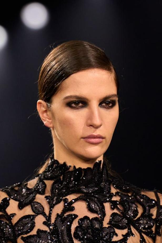 نيويورك التسعينيات برؤية إيلي صعب في مجموعة خريف 2026