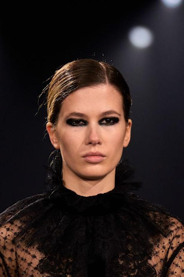 نيويورك التسعينيات برؤية إيلي صعب في مجموعة خريف 2026