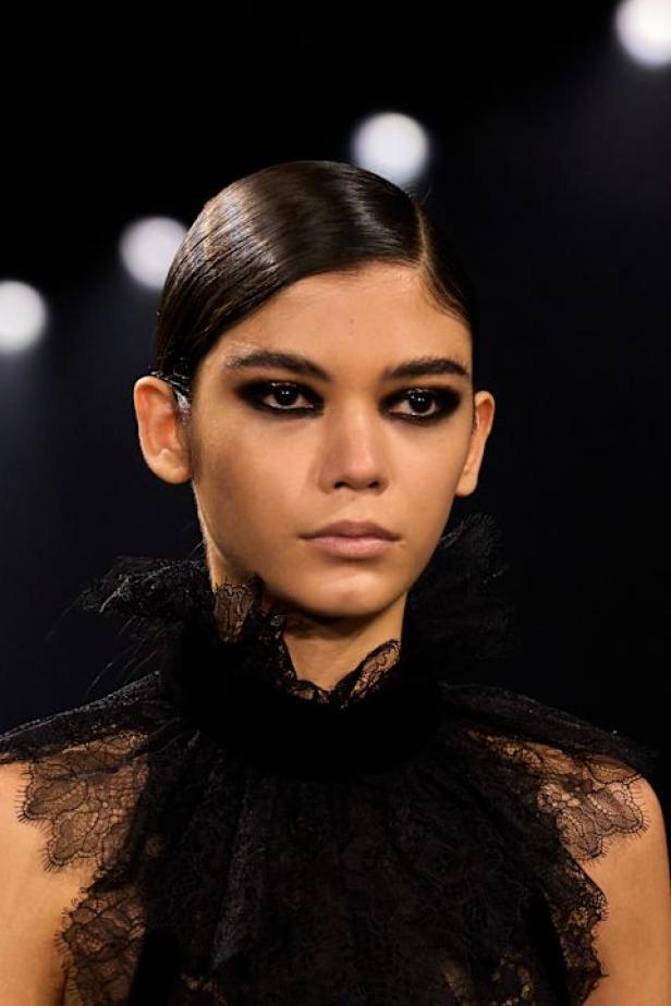 نيويورك التسعينيات برؤية إيلي صعب في مجموعة خريف 2026