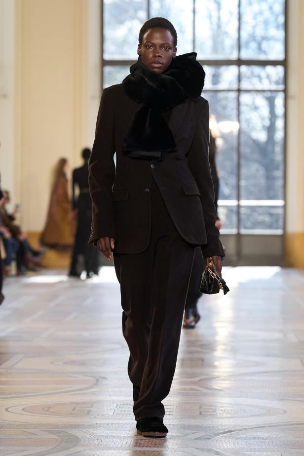 غابرييلا هيرست توجّه من خلال مجموعة خريف 2026 تحية إنسانية بروح معاصرة