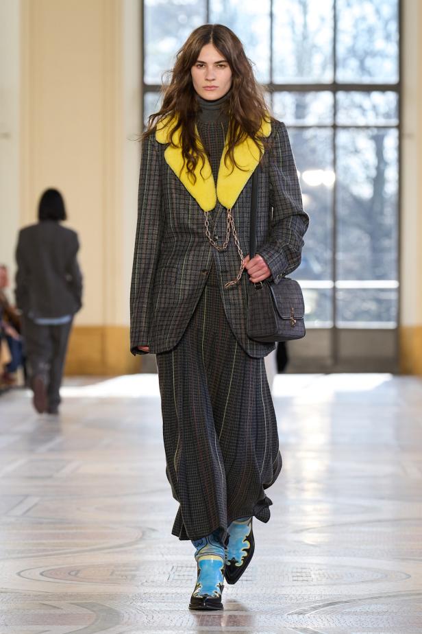 غابرييلا هيرست توجّه من خلال مجموعة خريف 2026 تحية إنسانية بروح معاصرة