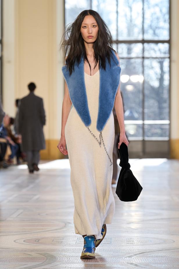 غابرييلا هيرست توجّه من خلال مجموعة خريف 2026 تحية إنسانية بروح معاصرة