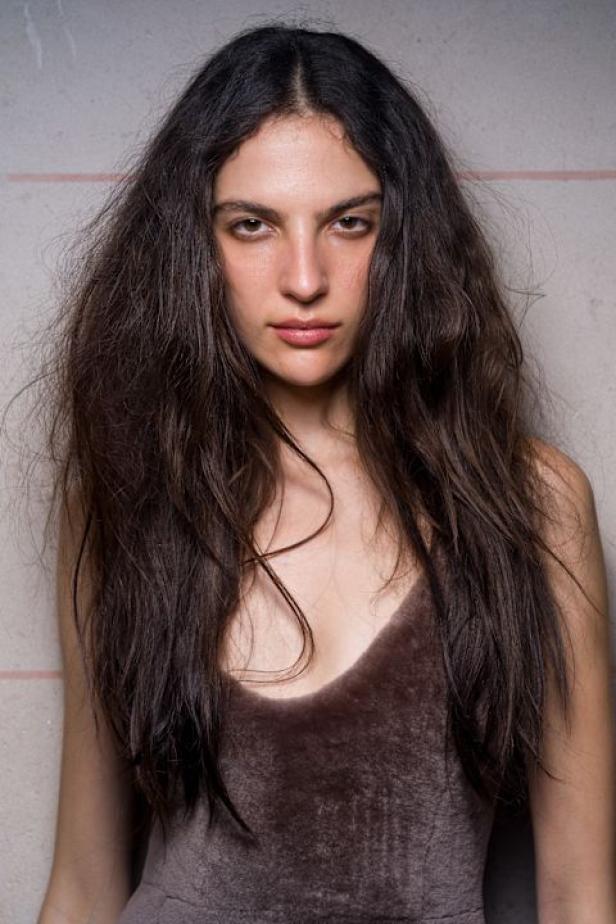 غابرييلا هيرست توجّه من خلال مجموعة خريف 2026 تحية إنسانية بروح معاصرة