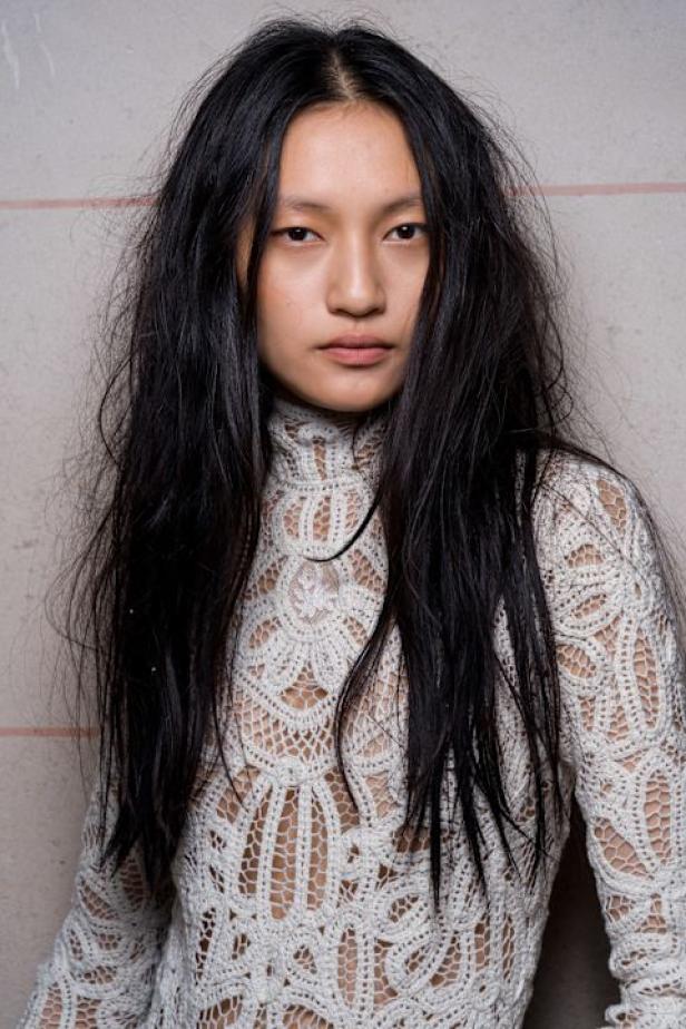 غابرييلا هيرست توجّه من خلال مجموعة خريف 2026 تحية إنسانية بروح معاصرة