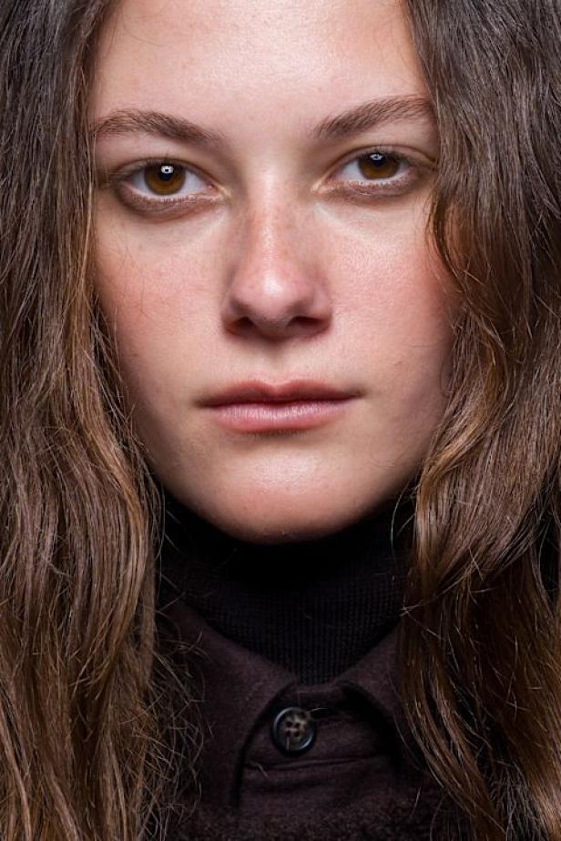 غابرييلا هيرست توجّه من خلال مجموعة خريف 2026 تحية إنسانية بروح معاصرة