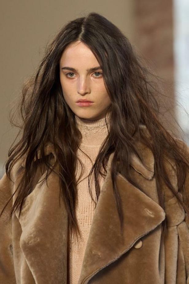 غابرييلا هيرست توجّه من خلال مجموعة خريف 2026 تحية إنسانية بروح معاصرة