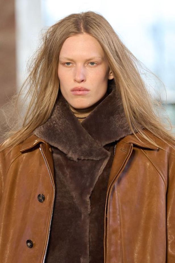 غابرييلا هيرست توجّه من خلال مجموعة خريف 2026 تحية إنسانية بروح معاصرة