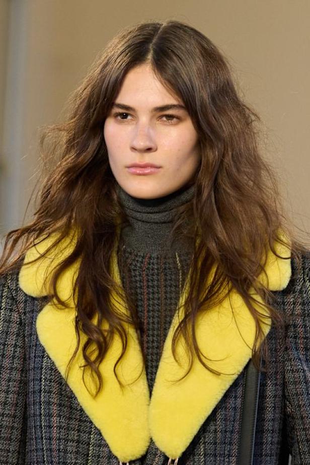 غابرييلا هيرست توجّه من خلال مجموعة خريف 2026 تحية إنسانية بروح معاصرة