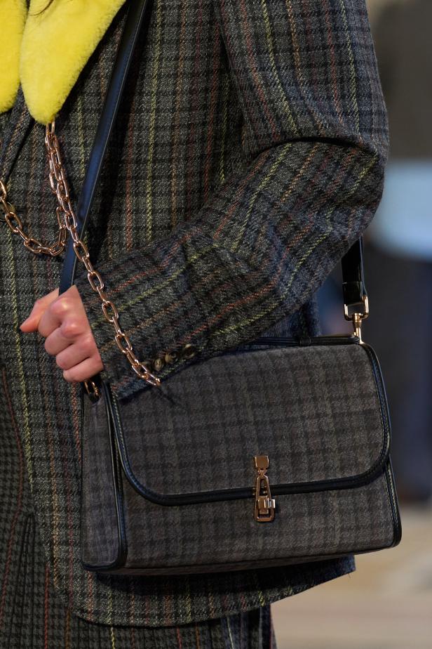 غابرييلا هيرست توجّه من خلال مجموعة خريف 2026 تحية إنسانية بروح معاصرة