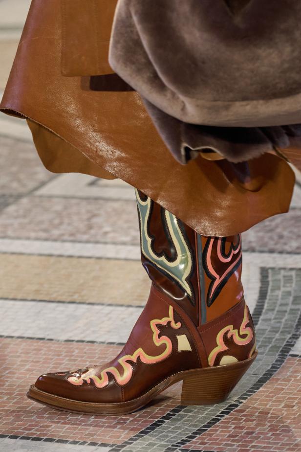 غابرييلا هيرست توجّه من خلال مجموعة خريف 2026 تحية إنسانية بروح معاصرة