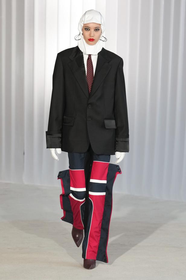 دوران لانتينك يبعث الحياة في أرشيف ‏‎Jean Paul Gaultier‏... احتفال بالتناقضات ‏والتحولات الجريئة