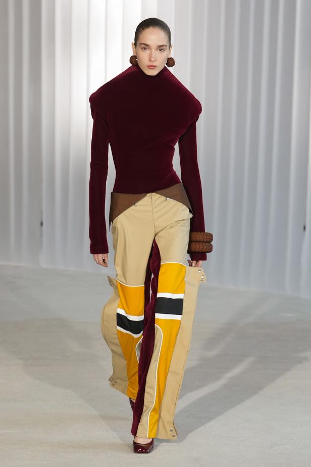 دوران لانتينك يبعث الحياة في أرشيف ‏‎Jean Paul Gaultier‏... احتفال بالتناقضات ‏والتحولات الجريئة