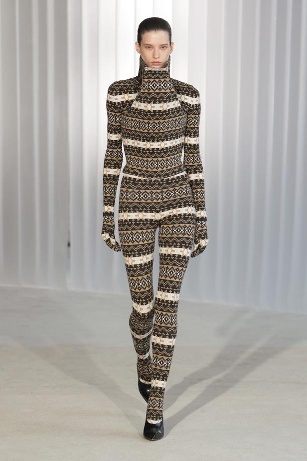 دوران لانتينك يبعث الحياة في أرشيف ‏‎Jean Paul Gaultier‏... احتفال بالتناقضات ‏والتحولات الجريئة