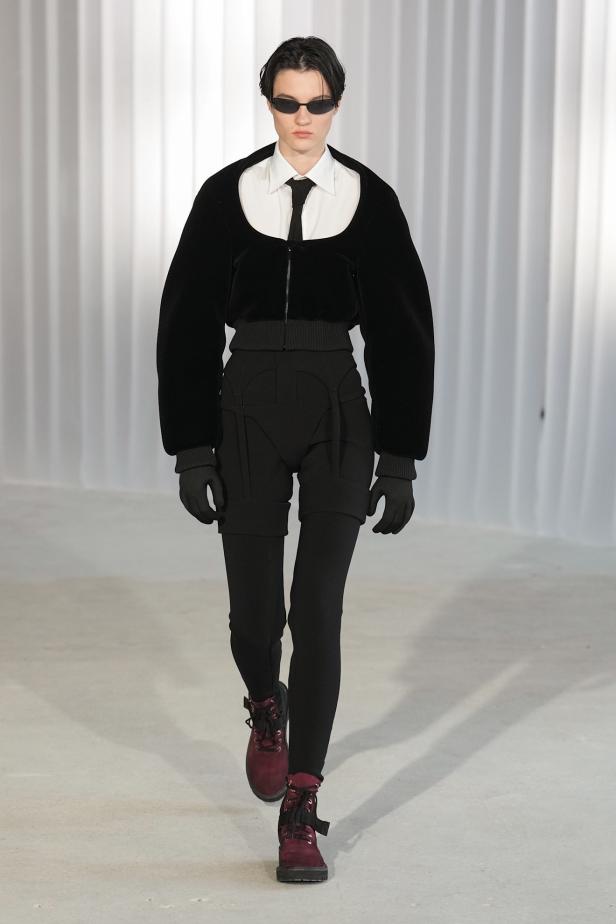 دوران لانتينك يبعث الحياة في أرشيف ‏‎Jean Paul Gaultier‏... احتفال بالتناقضات ‏والتحولات الجريئة