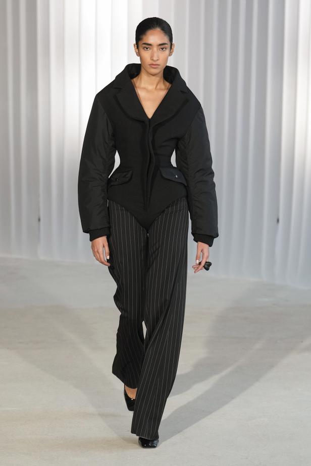 دوران لانتينك يبعث الحياة في أرشيف ‏‎Jean Paul Gaultier‏... احتفال بالتناقضات ‏والتحولات الجريئة