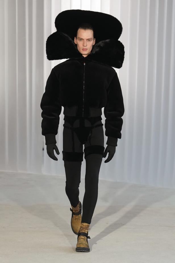 دوران لانتينك يبعث الحياة في أرشيف ‏‎Jean Paul Gaultier‏... احتفال بالتناقضات ‏والتحولات الجريئة