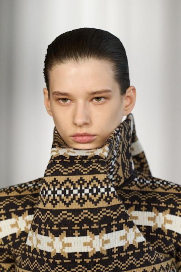 دوران لانتينك يبعث الحياة في أرشيف ‏‎Jean Paul Gaultier‏... احتفال بالتناقضات ‏والتحولات الجريئة