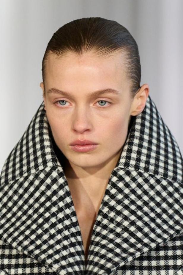 دوران لانتينك يبعث الحياة في أرشيف ‏‎Jean Paul Gaultier‏... احتفال بالتناقضات ‏والتحولات الجريئة