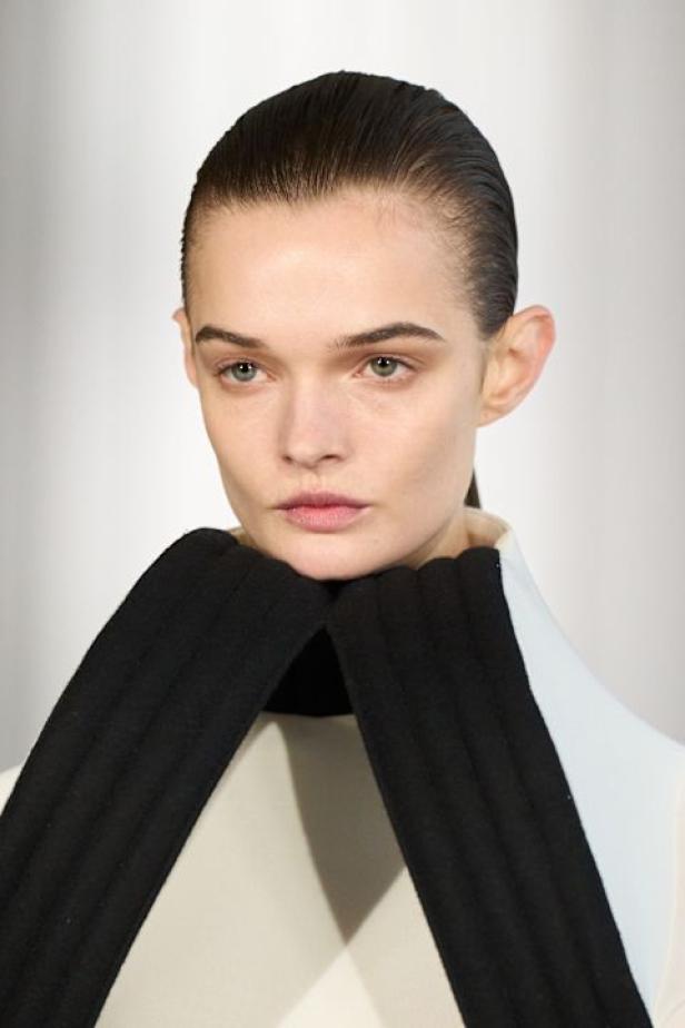 دوران لانتينك يبعث الحياة في أرشيف ‏‎Jean Paul Gaultier‏... احتفال بالتناقضات ‏والتحولات الجريئة