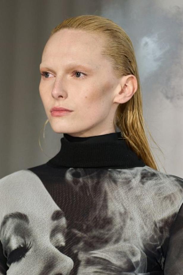 دوران لانتينك يبعث الحياة في أرشيف ‏‎Jean Paul Gaultier‏... احتفال بالتناقضات ‏والتحولات الجريئة