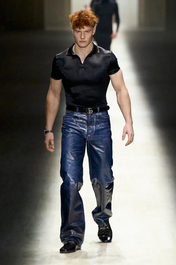 طموح "ديمنا" و ظِل "توم فورد" الأبدي في مجموعة Gucci خريف و شتاء 2026 للملابس الجاهزة 