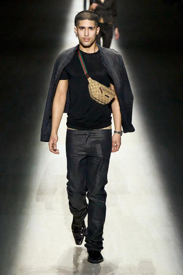 طموح "ديمنا" و ظِل "توم فورد" الأبدي في مجموعة Gucci خريف و شتاء 2026 للملابس الجاهزة 