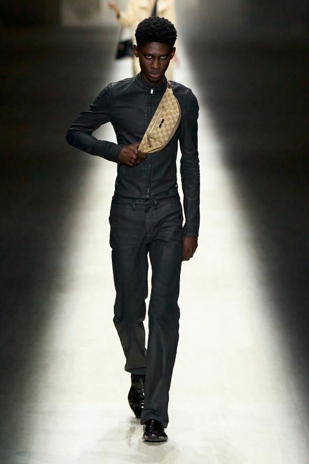 طموح "ديمنا" و ظِل "توم فورد" الأبدي في مجموعة Gucci خريف و شتاء 2026 للملابس الجاهزة 