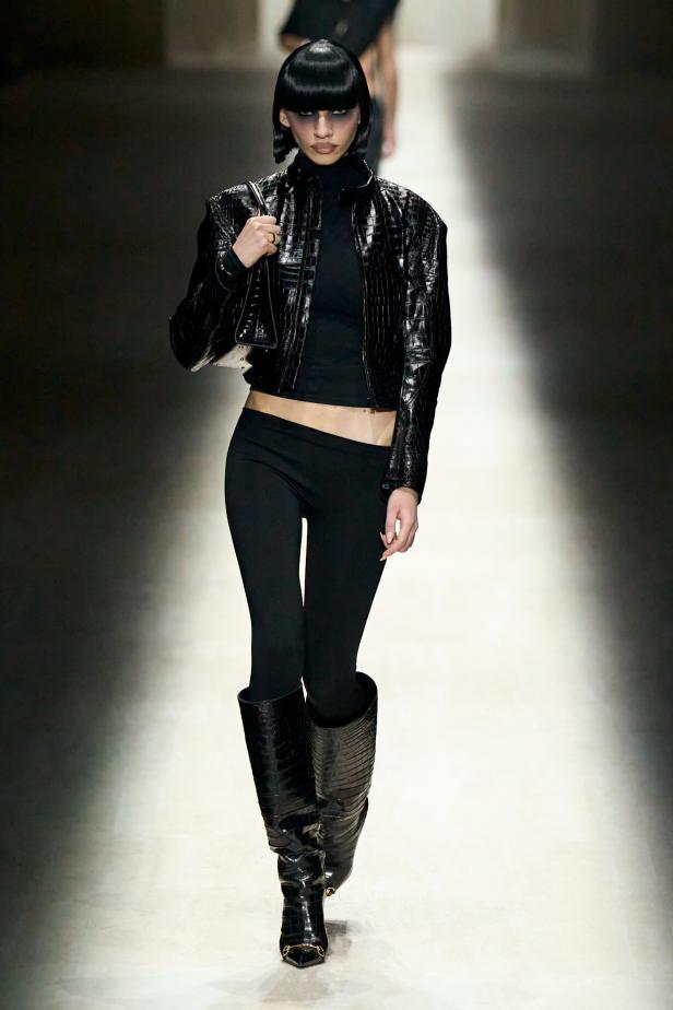 طموح "ديمنا" و ظِل "توم فورد" الأبدي في مجموعة Gucci خريف و شتاء 2026 للملابس الجاهزة 