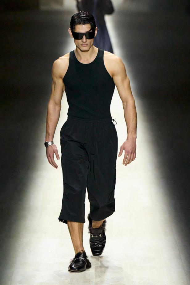 طموح "ديمنا" و ظِل "توم فورد" الأبدي في مجموعة Gucci خريف و شتاء 2026 للملابس الجاهزة 