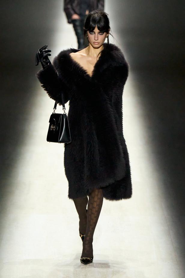 طموح "ديمنا" و ظِل "توم فورد" الأبدي في مجموعة Gucci خريف و شتاء 2026 للملابس الجاهزة 