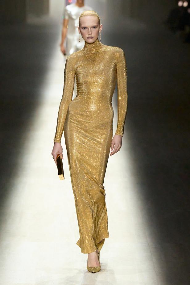 طموح "ديمنا" و ظِل "توم فورد" الأبدي في مجموعة Gucci خريف و شتاء 2026 للملابس الجاهزة 