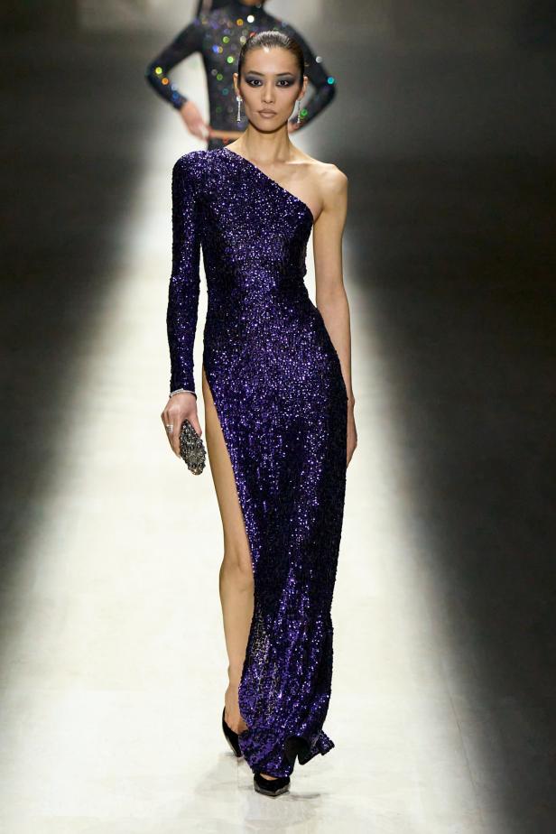 طموح "ديمنا" و ظِل "توم فورد" الأبدي في مجموعة Gucci خريف و شتاء 2026 للملابس الجاهزة 