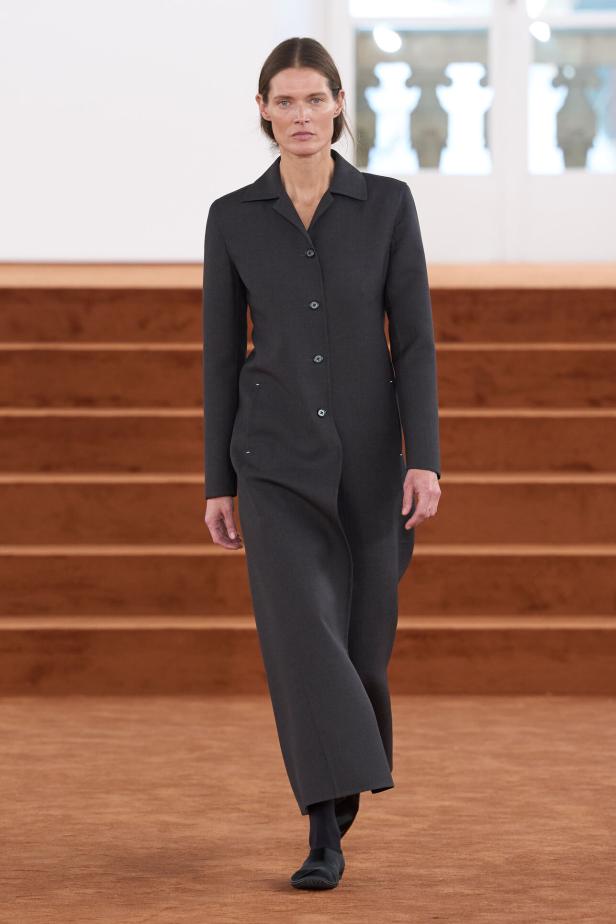 مجموعة شتوية في عرض أزياء  Jil Sander لموسم خريف وشتاء 2027