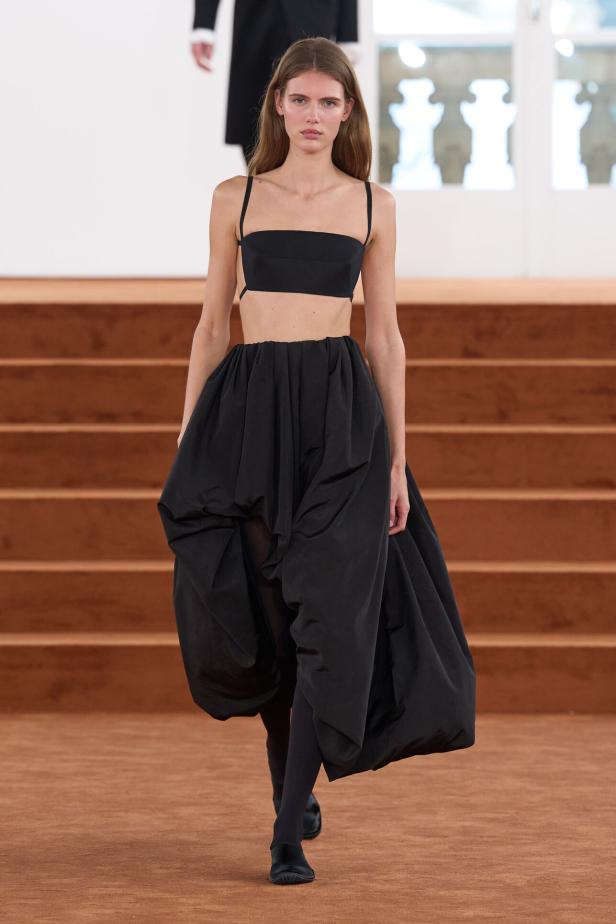 مجموعة شتوية في عرض أزياء  Jil Sander لموسم خريف وشتاء 2027