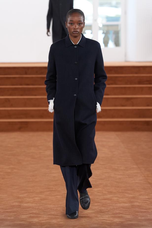 مجموعة شتوية في عرض أزياء  Jil Sander لموسم خريف وشتاء 2027