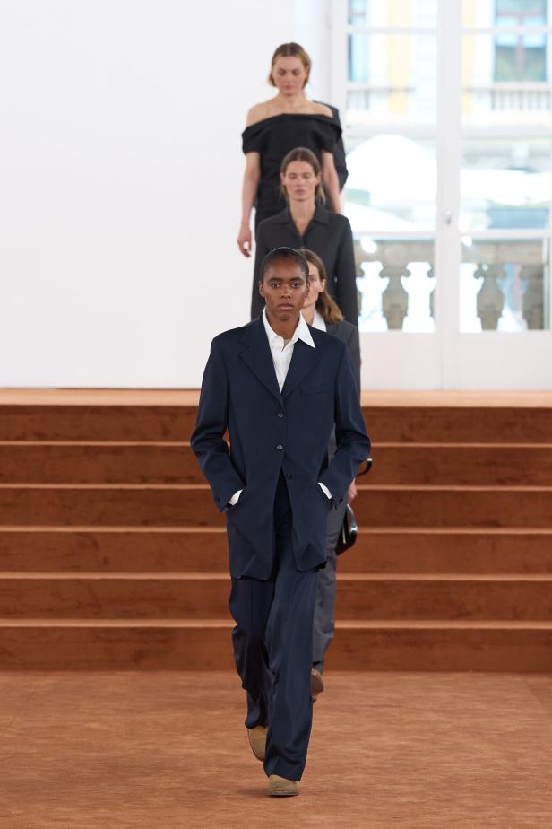 مجموعة شتوية في عرض أزياء  Jil Sander لموسم خريف وشتاء 2027