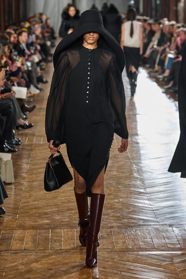 مجموعة ‏Lanvin‏ لخريف 2026... استعادة سحر العشرينيات برؤية "بيتر كوبينغ"‏