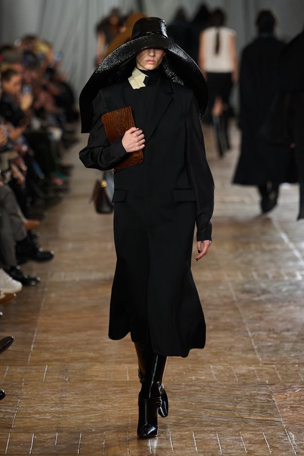 مجموعة ‏Lanvin‏ لخريف 2026... استعادة سحر العشرينيات برؤية "بيتر كوبينغ"‏