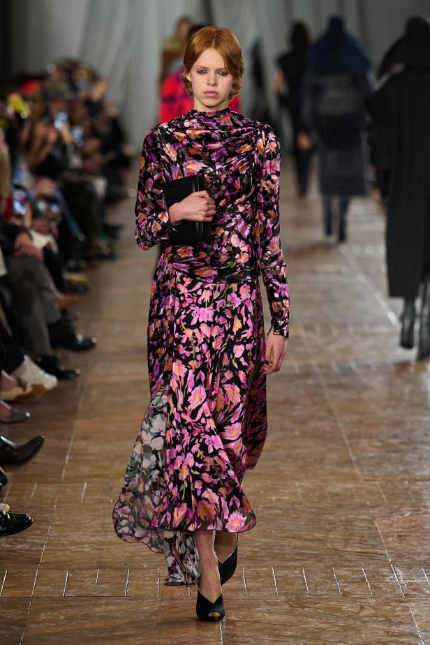 مجموعة ‏Lanvin‏ لخريف 2026... استعادة سحر العشرينيات برؤية "بيتر كوبينغ"‏