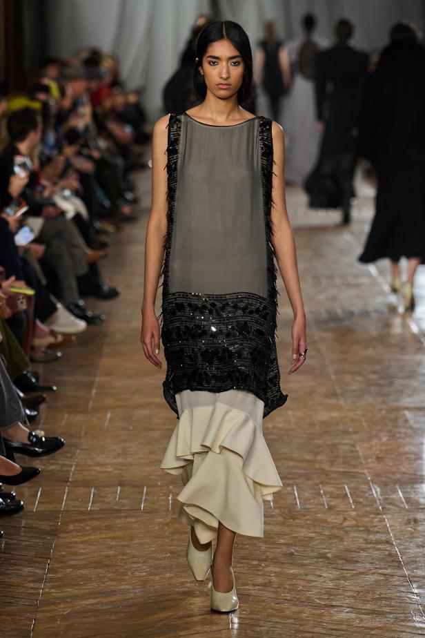 مجموعة ‏Lanvin‏ لخريف 2026... استعادة سحر العشرينيات برؤية "بيتر كوبينغ"‏