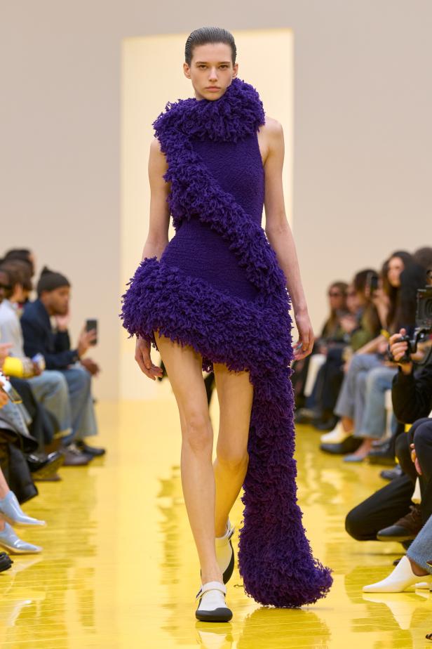 عرض أزياء Loewe لخريف وشتاء 2027