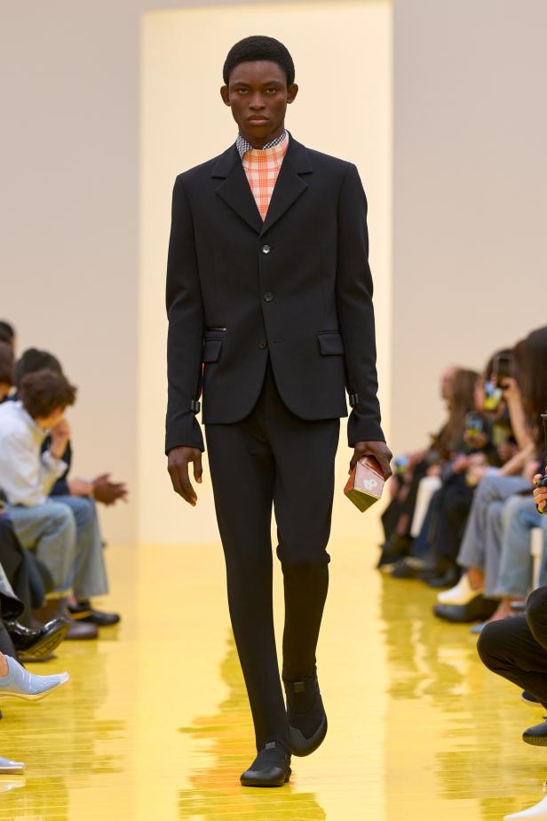 عرض أزياء Loewe لخريف وشتاء 2027