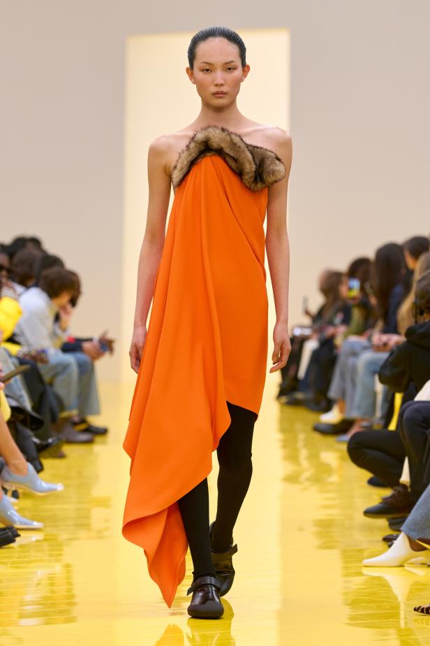 عرض أزياء Loewe لخريف وشتاء 2027