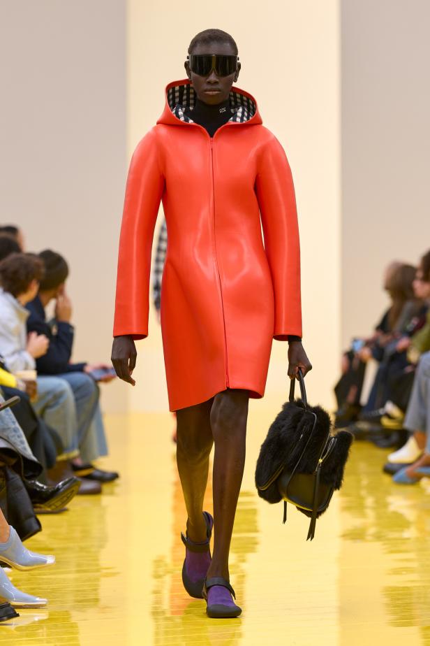 عرض أزياء Loewe لخريف وشتاء 2027